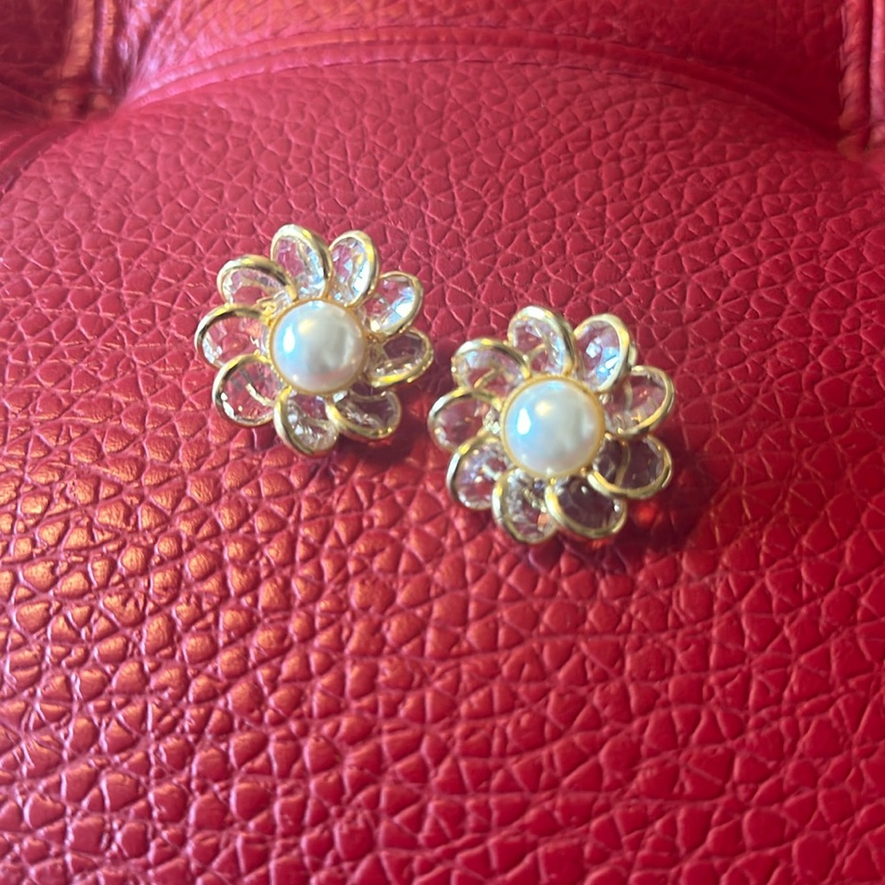Flower goldtone faux pearl with clear stones clip earrings